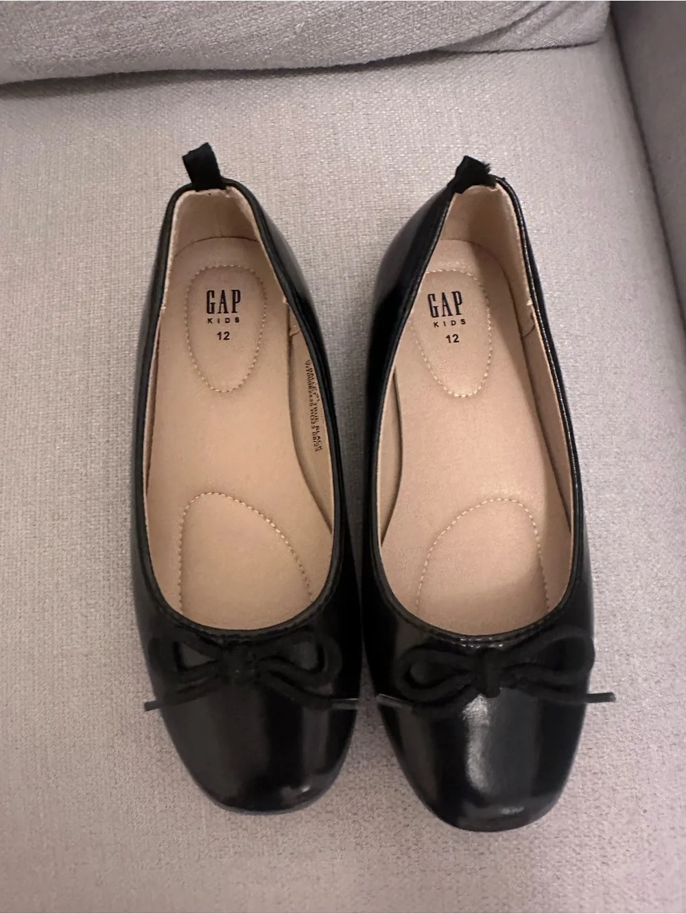 GAP Black Patent Girls' Ballet Flats with Bow - never worn!